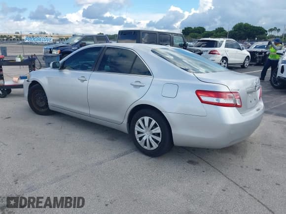 ✅ 2011 Toyota Camry LE • VIN: 4T1BF3EKXBU182848 • Лот: 43198970. Опубликован ранее на IAAI с пробегом 196 944 миль. Бесплатный доступ к архиву аукционных продаж из США и подробный отчёт об истории автомобиля на DreamBid. Изображение 3.