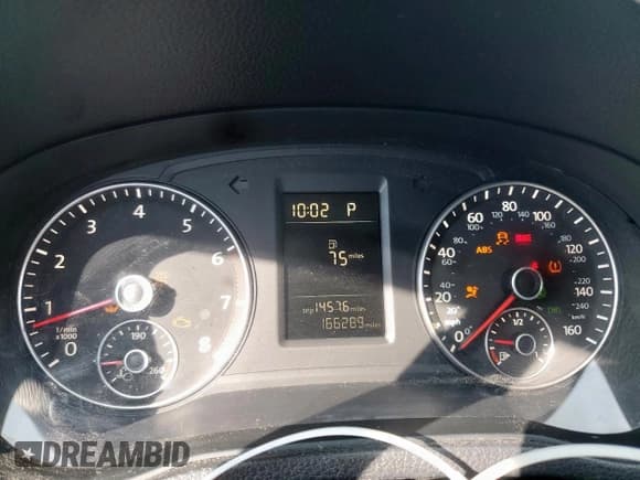 ✅ 2012 Volkswagen Passat S • VIN: 1VWAH7A36CC080788 • Lot: 82306045. Wystawiony na Copart z przebiegiem 166 289 mil. Bezpłatny archiwum sprzedaży aukcyjnych z USA i szczegółowy raport historii pojazdu na DreamBid. Zdjęcie 9.