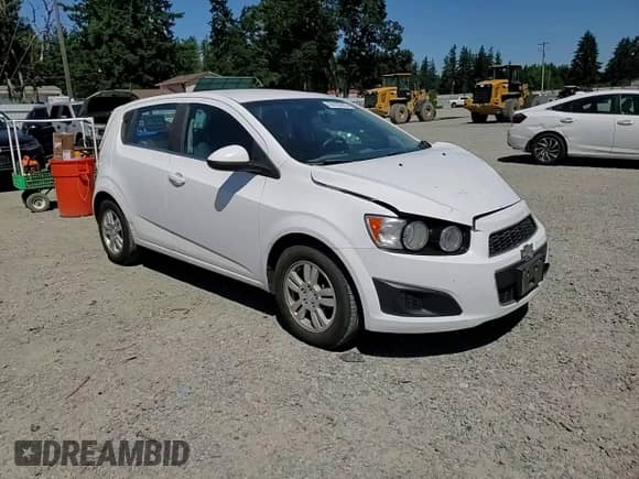 2013 Chevrolet Sonic LT z VIN 1G1JD6SG0D4199810, wystawiony jako Copart lot #63103015 z przebiegiem 128 825 mil mil oraz Szkoda całkowita • Salvage title. Historia ofert i sprzedaży dostępna na DreamBid. Obrazek 14.