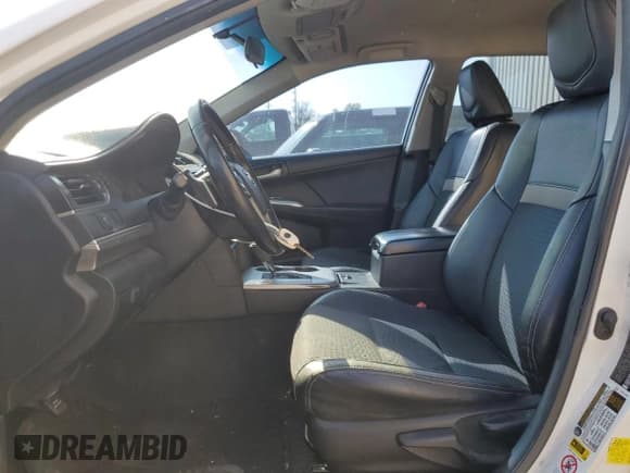 ✅ 2014 Toyota Camry SE • VIN: 4T1BF1FK6EU370807 • Lot: 84361015. Wystawiony na Copart z przebiegiem 281 731 mil. Bezpłatny archiwum sprzedaży aukcyjnych z USA i szczegółowy raport historii pojazdu na DreamBid. Zdjęcie 7.