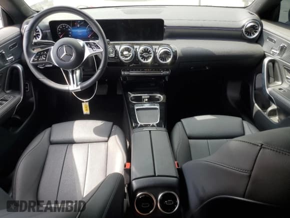 ✅ 2024 Mercedes-Benz CLA 250 • VIN: W1K5J4HB2RN473260 • Лот: 54201135. Опубликован ранее на Copart с пробегом 10 500 миль. Бесплатный доступ к архиву аукционных продаж из США и подробный отчёт об истории автомобиля на DreamBid. Изображение 8.