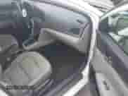 2017 Hyundai Elantra SE z VIN 5NPD84LF3HH180364, wystawiony jako IAAI lot #43339099 z przebiegiem 153 436 mil mil oraz . Historia ofert i sprzedaży dostępna na DreamBid. Obrazek 5.