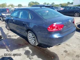 ✅ 2014 Volkswagen Passat S • VIN: 1VWAT7A32EC066324 • Lot: 43459539. Wystawiony na IAAI z przebiegiem 145 828 mil. Bezpłatny archiwum sprzedaży aukcyjnych z USA i szczegółowy raport historii pojazdu na DreamBid. Zdjęcie 3.