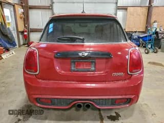 ✅ 2016 MINI Hardtop 4 Door S • VIN: WMWXU3C53G2B67494 • Lot: 93828685. Wystawiony na Copart z przebiegiem 164 944 mil. Bezpłatny archiwum sprzedaży aukcyjnych z USA i szczegółowy raport historii pojazdu na DreamBid. Zdjęcie 6.