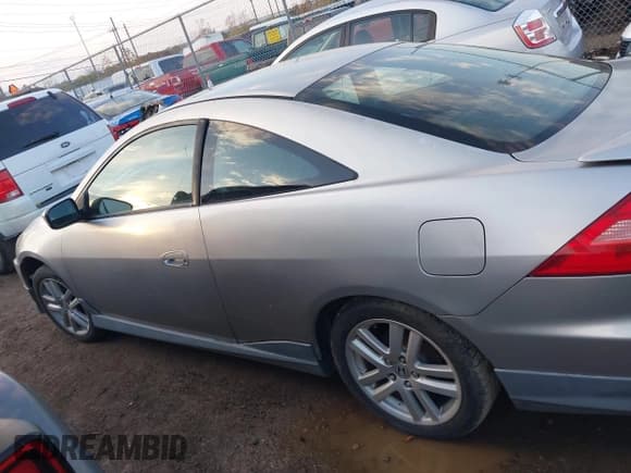 ✅ 2003 Honda Accord EX • VIN: 1HGCM81683A019589 • Лот: 43477780. Опубликован ранее на IAAI с пробегом Не указан. Бесплатный доступ к архиву аукционных продаж из США и подробный отчёт об истории автомобиля на DreamBid. Изображение 14.