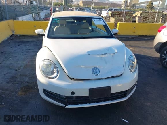 ✅ 2014 Volkswagen Beetle 1.8T • VIN: 3VW517AT3EM824046 • Lot: 43551906. Wystawiony na IAAI z przebiegiem 97 900 mil. Bezpłatny archiwum sprzedaży aukcyjnych z USA i szczegółowy raport historii pojazdu na DreamBid. Zdjęcie 12.