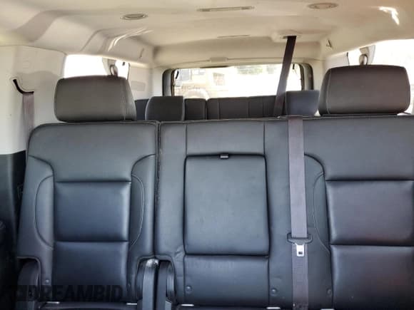 ✅ 2017 Chevrolet Suburban LT • VIN: 1GNSCHKC1HR353545 • Lot: 74042254. Wystawiony na Copart z przebiegiem 62 475 mil. Bezpłatny archiwum sprzedaży aukcyjnych z USA i szczegółowy raport historii pojazdu na DreamBid. Zdjęcie 10.