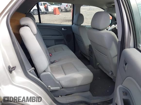 ✅ 2006 Ford Freestyle SE • VIN: 1FMZK01166GA43343 • Lot: 43170003. Wystawiony na IAAI z przebiegiem Nie podano. Bezpłatny archiwum sprzedaży aukcyjnych z USA i szczegółowy raport historii pojazdu na DreamBid. Zdjęcie 8.