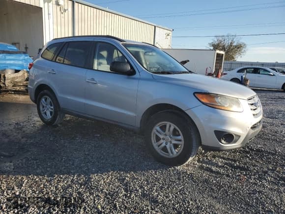 ✅ 2010 Hyundai Santa Fe GLS • VIN: 5NMSG3AB0AH371148 • Lot: 86057174. Listed on Copart with 137,501 mi. Free auction sales archive from the USA and detailed vehicle history report at DreamBid. Image 4.