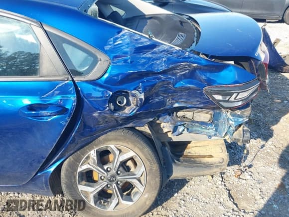 ✅ 2021 Kia Forte LXS • VIN: 3KPF24AD0ME277841 • Lot: 43536054. Wystawiony na IAAI z przebiegiem 78 336 mil. Bezpłatny archiwum sprzedaży aukcyjnych z USA i szczegółowy raport historii pojazdu na DreamBid. Zdjęcie 6.