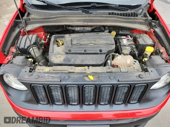 ✅ 2018 Jeep Renegade Altitude • VIN: ZACCJBBHXJPH08356 • Lot: 69010485. Listed on Copart with 63,022 mi. Free auction sales archive from the USA and detailed vehicle history report at DreamBid. Image 12.