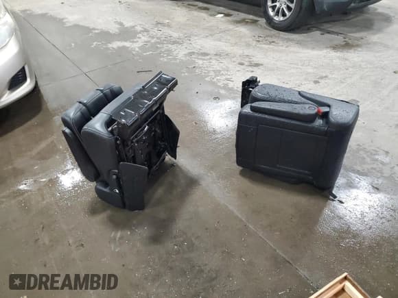 ✅ 2017 Dodge Grand Caravan SXT • VIN: 2C4RDGCG3HR859436 • Lot: 86123015. Wystawiony na Copart z przebiegiem 72 350 mil. Bezpłatny archiwum sprzedaży aukcyjnych z USA i szczegółowy raport historii pojazdu na DreamBid. Zdjęcie 13.