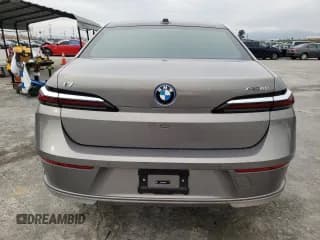 ✅ 2023 BMW i7 xDrive60 • VIN: WBY53EJ06PCN87689 • Lot: 40098604. Wystawiony na Copart z przebiegiem 1 737 mil. Bezpłatny archiwum sprzedaży aukcyjnych z USA i szczegółowy raport historii pojazdu na DreamBid. Zdjęcie 6.