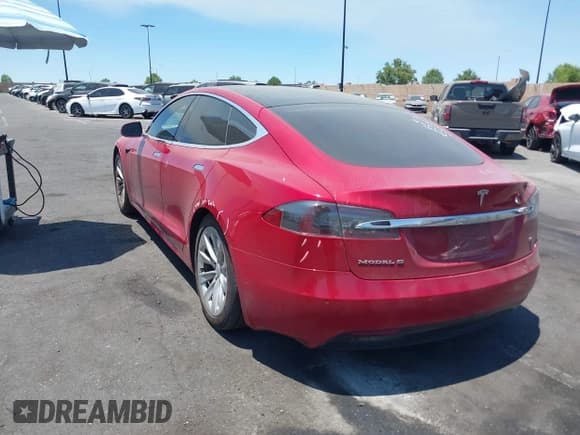✅ 2017 Tesla Model S 60 • VIN: 5YJSA1E18HF178698 • Lot: 42627397. Wystawiony na IAAI z przebiegiem 87 301 mil. Bezpłatny archiwum sprzedaży aukcyjnych z USA i szczegółowy raport historii pojazdu na DreamBid. Zdjęcie 14.