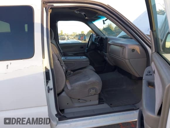 ✅ 2000 Chevrolet Silverado 1500 • VIN: 2GCEC19V4Y1290051 • Lot: 43547758. Listed on IAAI with 245,562 mi. Free auction sales archive from the USA and detailed vehicle history report at DreamBid. Image 5.