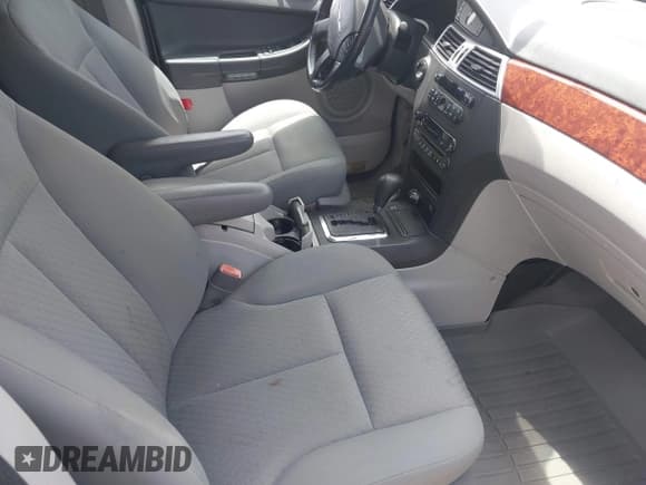 ✅ 2008 Chrysler Pacifica Touring • VIN: 2A8GM68X38R109036 • Lot: 42778905. Wystawiony na IAAI z przebiegiem 185 306 mil. Bezpłatny archiwum sprzedaży aukcyjnych z USA i szczegółowy raport historii pojazdu na DreamBid. Zdjęcie 5.