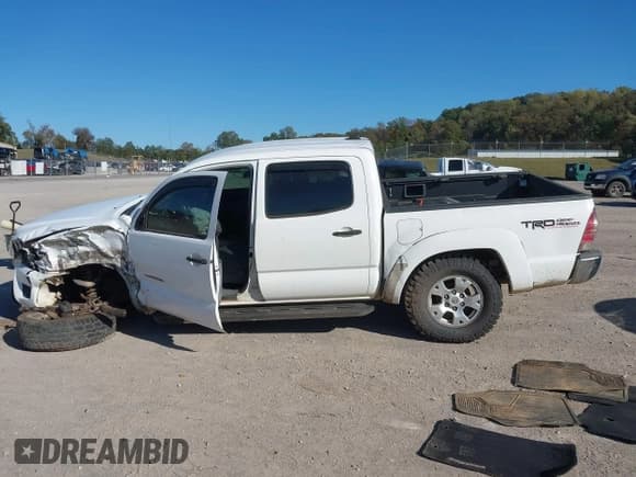 ✅ 2012 Toyota Tacoma • VIN: 5TFLU4EN0CX026316 • Lot: 43495659. Listed on IAAI with 265,793 mi. Free auction sales archive from the USA and detailed vehicle history report at DreamBid. Image 14.