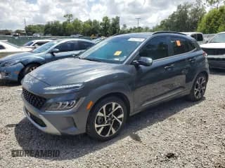 ✅ 2022 Hyundai Kona Limited • VIN: KM8K53A34NU775434 • Лот: 64721154. Опубликован ранее на Copart с пробегом 25 889 миль. Бесплатный доступ к архиву аукционных продаж из США и подробный отчёт об истории автомобиля на DreamBid. Изображение 1.