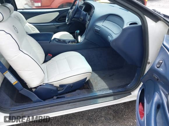 ✅ 1995 Mercury Cougar XR7 • VIN: 1MELM62W6SH623812 • Lot: 42306630. Wystawiony na IAAI z przebiegiem 51 391 mil. Bezpłatny archiwum sprzedaży aukcyjnych z USA i szczegółowy raport historii pojazdu na DreamBid. Zdjęcie 5.