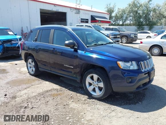 ✅ 2012 Jeep Compass Latitude • VIN: 1C4NJDEB0CD590315 • Lot: 42630408. Wystawiony na IAAI z przebiegiem 87 453 mil. Bezpłatny archiwum sprzedaży aukcyjnych z USA i szczegółowy raport historii pojazdu na DreamBid. Zdjęcie 1.