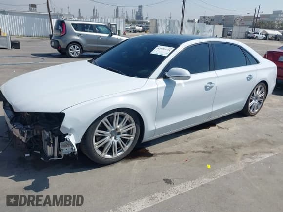 ✅ 2015 Audi A8 4.0T • VIN: WAU32AFD5FN001998 • Lot: 42930144. Wystawiony na IAAI z przebiegiem 89 192 mil. Bezpłatny archiwum sprzedaży aukcyjnych z USA i szczegółowy raport historii pojazdu na DreamBid. Zdjęcie 18.