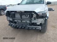 ✅ 2024 Toyota Tacoma SR • VIN: 3TYKD5HNXRT013380 • Лот: 42809965. Опубликован ранее на IAAI с пробегом 2 275 миль. Бесплатный доступ к архиву аукционных продаж из США и подробный отчёт об истории автомобиля на DreamBid. Изображение 6.