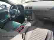 2014 Dodge Challenger SXT z VIN 2C3CDYAG0EH195293, wystawiony jako Copart lot #69801784 z przebiegiem 158 460 mil mil oraz Szkoda całkowita • Salvage title. Historia ofert i sprzedaży dostępna na DreamBid. Obrazek 8.