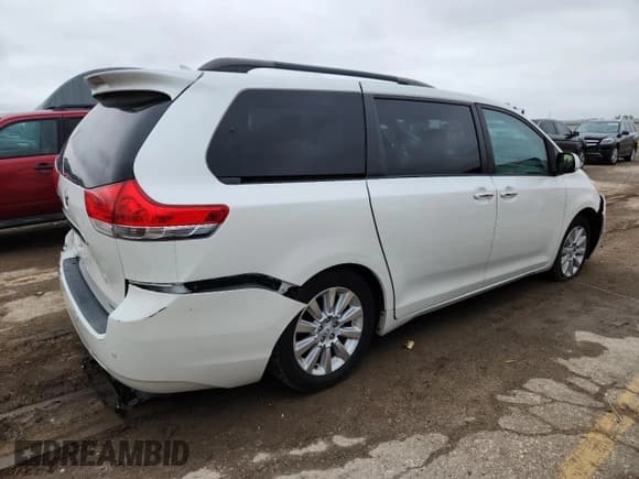 ✅ 2011 Toyota Sienna Limited • VIN: 5TDYK3DC7BS024945 • Лот: 87480705. Опубликован ранее на Copart с пробегом 136 951 миль. Бесплатный доступ к архиву аукционных продаж из США и подробный отчёт об истории автомобиля на DreamBid. Изображение 3.