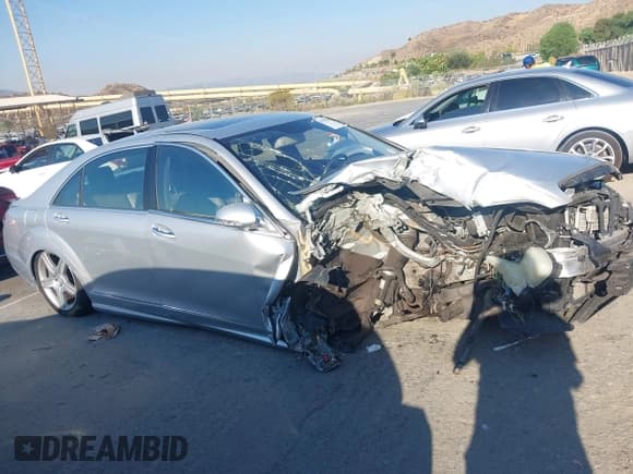 ✅ 2008 Mercedes-Benz S 550 • VIN: WDDNG71X38A227586 • Lot: 42939050. Wystawiony na IAAI z przebiegiem Nie podano. Bezpłatny archiwum sprzedaży aukcyjnych z USA i szczegółowy raport historii pojazdu na DreamBid. Zdjęcie 13.