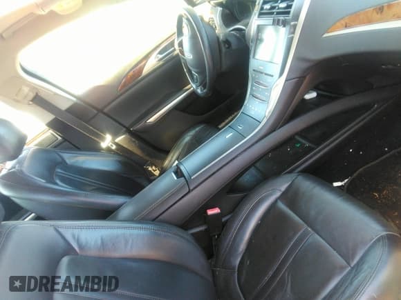 ✅ 2013 Lincoln MKZ • VIN: 3LN6L2GK3DR812737 • Lot: 41863501. Wystawiony na IAAI z przebiegiem 202 152 mil. Bezpłatny archiwum sprzedaży aukcyjnych z USA i szczegółowy raport historii pojazdu na DreamBid. Zdjęcie 5.