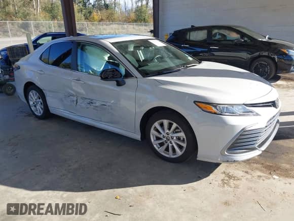 2023 Toyota Camry LE z VIN 4T1C11AK3PU187197, wystawiony jako IAAI lot #43443006 z przebiegiem 45 944 mil mil oraz . Historia ofert i sprzedaży dostępna na DreamBid. Obrazek 1.