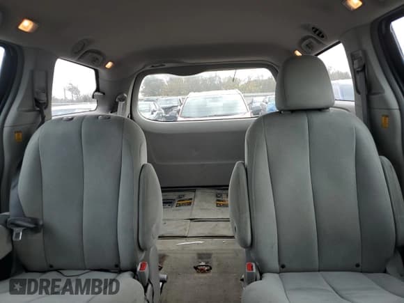✅ 2013 Toyota Sienna L • VIN: 5TDZK3DCXDS329962 • Lot: 87286015. Listed on Copart with 269,799 mi. Free auction sales archive from the USA and detailed vehicle history report at DreamBid. Image 10.