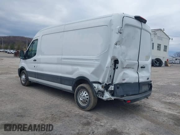 ✅ 2020 Ford Transit Cargo • VIN: 1FTBR2C86LKB45614 • Lot: 41665561. Wystawiony na IAAI z przebiegiem 50 727 mil. Bezpłatny archiwum sprzedaży aukcyjnych z USA i szczegółowy raport historii pojazdu na DreamBid. Zdjęcie 3.