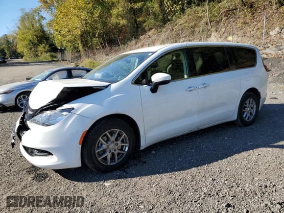 ✅ 2023 Chrysler Voyager LX • VIN: 2C4RC1CGXPR568267 • Lot: 81975925. Wystawiony na Copart z przebiegiem 38 387 mil. Bezpłatny archiwum sprzedaży aukcyjnych z USA i szczegółowy raport historii pojazdu na DreamBid. Zdjęcie 1.