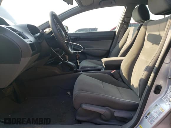 ✅ 2010 Honda Civic DX-G • VIN: 2HGFA1F4XAH026949 • Лот: 68794625. Опубликован ранее на Copart с пробегом 166 437 миль. Бесплатный доступ к архиву аукционных продаж из США и подробный отчёт об истории автомобиля на DreamBid. Изображение 7.