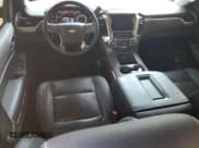 ✅ 2019 Chevrolet Tahoe LS • VIN: 1GNSCAKC3KR255213 • Lot: 81584105. Wystawiony na Copart z przebiegiem 116 639 mil. Bezpłatny archiwum sprzedaży aukcyjnych z USA i szczegółowy raport historii pojazdu na DreamBid. Zdjęcie 8.