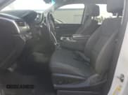 ✅ 2019 Chevrolet Tahoe LS • VIN: 1GNSCAEC6KR153562 • Lot: 82231855. Wystawiony na Copart z przebiegiem 71 474 mil. Bezpłatny archiwum sprzedaży aukcyjnych z USA i szczegółowy raport historii pojazdu na DreamBid. Zdjęcie 7.