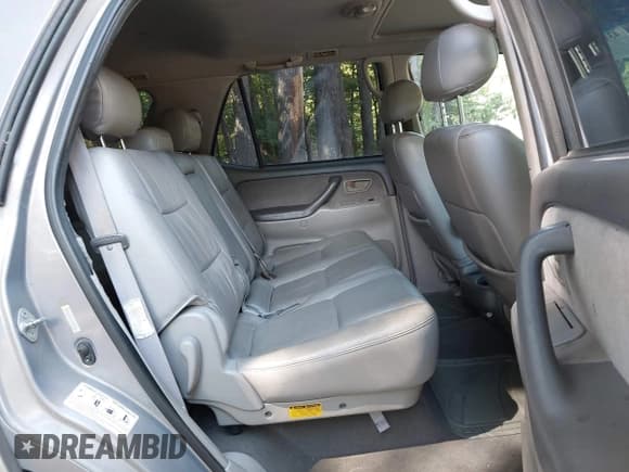 ✅ 2001 Toyota Sequoia SR5 • VIN: 5TDBT44A21S049306 • Lot: 43108427. Wystawiony na IAAI z przebiegiem 239 083 mil. Bezpłatny archiwum sprzedaży aukcyjnych z USA i szczegółowy raport historii pojazdu na DreamBid. Zdjęcie 8.