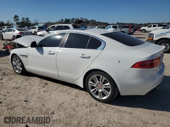 ✅ 2019 Jaguar XE 25t Premium • VIN: SAJAD4FX9KCP49404 • Лот: 48826365. Опубликован ранее на Copart с пробегом 141 322 миль. Бесплатный доступ к архиву аукционных продаж из США и подробный отчёт об истории автомобиля на DreamBid. Изображение 2.