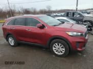 ✅ 2019 Kia Sorento LX • VIN: 5XYPG4A30KG563301 • Лот: 85101175. Опубликован ранее на Copart с пробегом 127 681 миль. Бесплатный доступ к архиву аукционных продаж из США и подробный отчёт об истории автомобиля на DreamBid. Изображение 4.