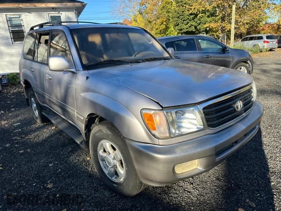 ✅ 1999 Toyota Land Cruiser • VIN: JT3HT05J8X0058492 • Lot: 90532195. Wystawiony na Copart z przebiegiem 262 760 mil. Bezpłatny archiwum sprzedaży aukcyjnych z USA i szczegółowy raport historii pojazdu na DreamBid. Zdjęcie 4.