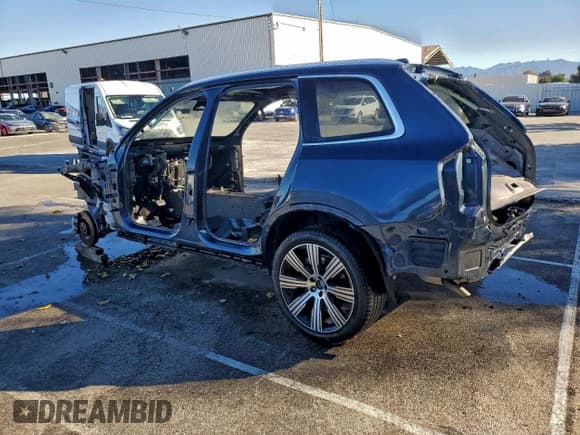 ✅ 2025 Volvo XC90 Plus • VIN: YV4H60PE9S1332385 • Lot: 92760545. Wystawiony na Copart z przebiegiem Nie podano. Bezpłatny archiwum sprzedaży aukcyjnych z USA i szczegółowy raport historii pojazdu na DreamBid. Zdjęcie 2.