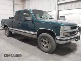 1997 Chevrolet Silverado 1500 z VIN 1GCEK19R0VE192604, wystawiony jako IAAI lot #42722920 z przebiegiem 301 788 mil mil oraz . Historia ofert i sprzedaży dostępna na DreamBid. Obrazek 1.
