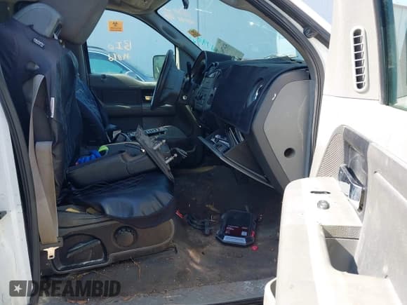 ✅ 2005 Ford F-150 XL • VIN: 1FTPF12555NA34148 • Lot: 42479635. Wystawiony na IAAI z przebiegiem Nie podano. Bezpłatny archiwum sprzedaży aukcyjnych z USA i szczegółowy raport historii pojazdu na DreamBid. Zdjęcie 5.