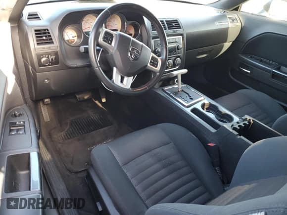 ✅ 2011 Dodge Challenger • VIN: 2B3CJ4DG6BH581609 • Lot: 45563265. Wystawiony na Copart z przebiegiem 73 433 mil. Bezpłatny archiwum sprzedaży aukcyjnych z USA i szczegółowy raport historii pojazdu na DreamBid. Zdjęcie 8.