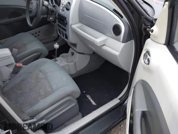 ✅ 2008 Chrysler PT Cruiser • VIN: 3A8FY48B38T120012 • Lot: 43899417. Listed on IAAI with 139,269 mi. Free auction sales archive from the USA and detailed vehicle history report at DreamBid. Image 5.