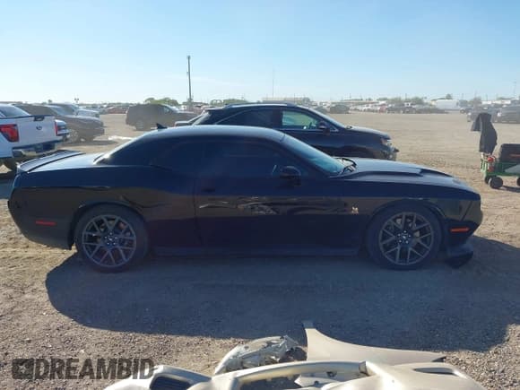 ✅ 2016 Dodge Challenger R/T Scat Pack • VIN: 2C3CDZFJ2GH101492 • Lot: 43676871. Wystawiony na IAAI z przebiegiem 110 315 mil. Bezpłatny archiwum sprzedaży aukcyjnych z USA i szczegółowy raport historii pojazdu na DreamBid. Zdjęcie 13.