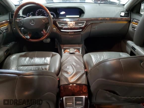 ✅ 2007 Mercedes-Benz S 550 • VIN: WDDNG86X77A104743 • Lot: 91528185. Wystawiony na Copart z przebiegiem 136 821 mil. Bezpłatny archiwum sprzedaży aukcyjnych z USA i szczegółowy raport historii pojazdu na DreamBid. Zdjęcie 8.