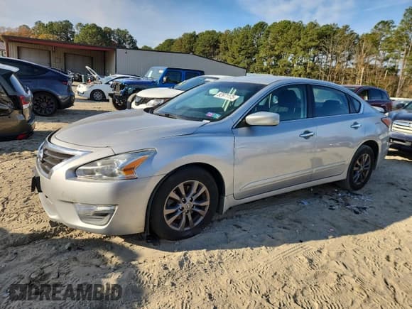 ✅ 2015 Nissan Altima 2.5 • VIN: 1N4AL3AP2FC588277 • Lot: 92971175. Listed on Copart with 135,077 mi. Free auction sales archive from the USA and detailed vehicle history report at DreamBid. Image 1.