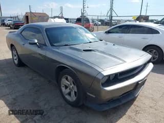 ✅ 2012 Dodge Challenger SXT Plus • VIN: 2C3CDYAG3CH254513 • Лот: 42637442. Опубликован ранее на IAAI с пробегом 104 659 миль. Бесплатный доступ к архиву аукционных продаж из США и подробный отчёт об истории автомобиля на DreamBid. Изображение 1.